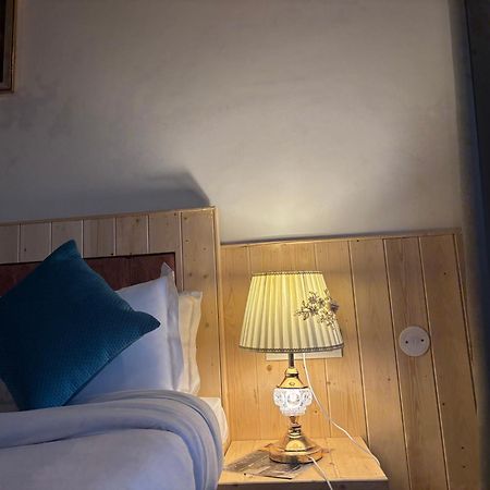 Urban Wave 2Bed Rooms By The North Edge Kasauli Esterno foto