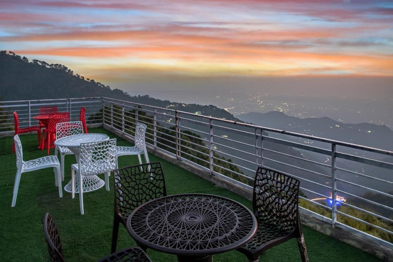 Urban Wave 2Bed Rooms By The North Edge Kasauli Esterno foto