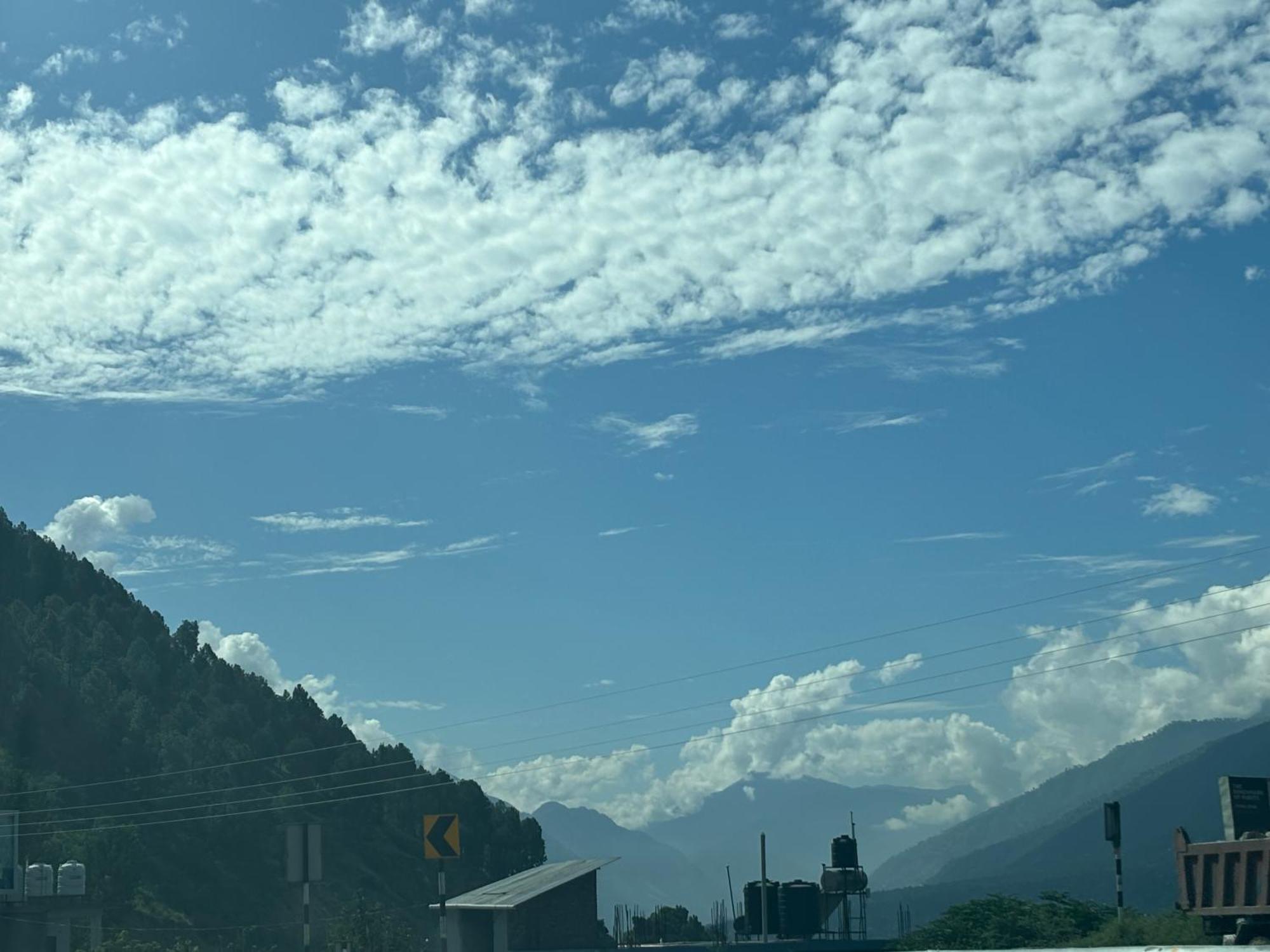 Urban Wave 2Bed Rooms By The North Edge Kasauli Esterno foto