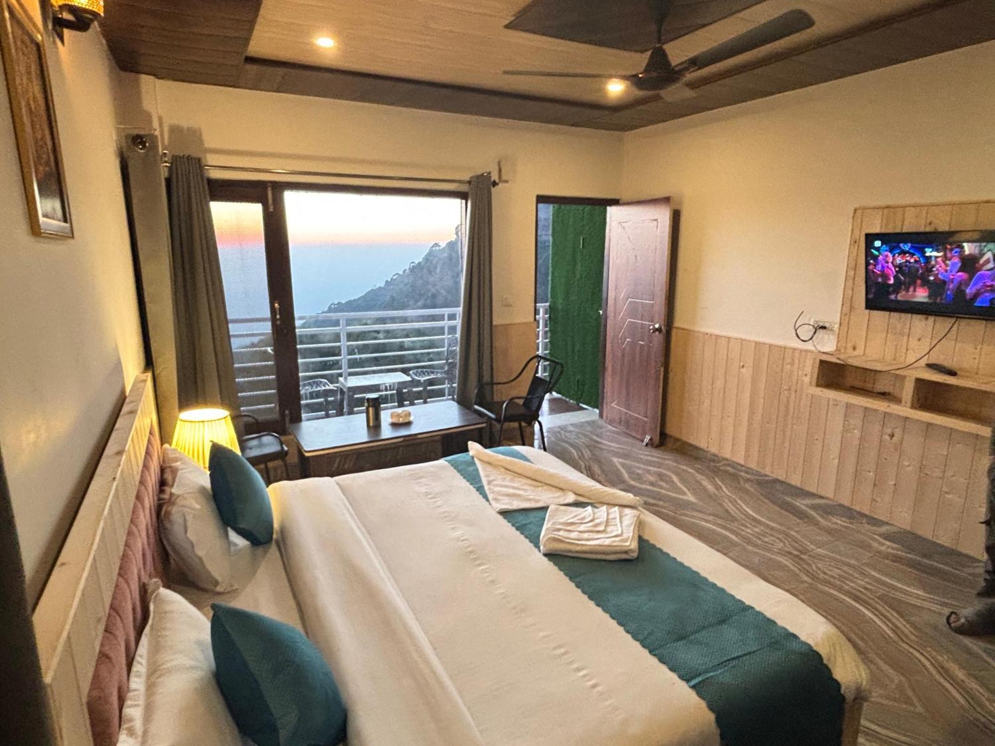 Urban Wave 2Bed Rooms By The North Edge Kasauli Esterno foto