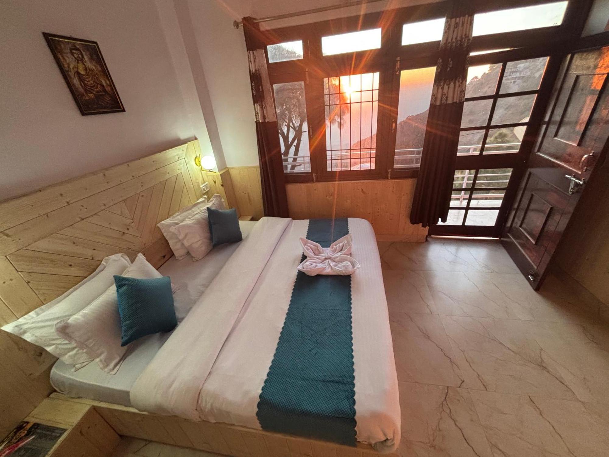 Urban Wave 2Bed Rooms By The North Edge Kasauli Esterno foto